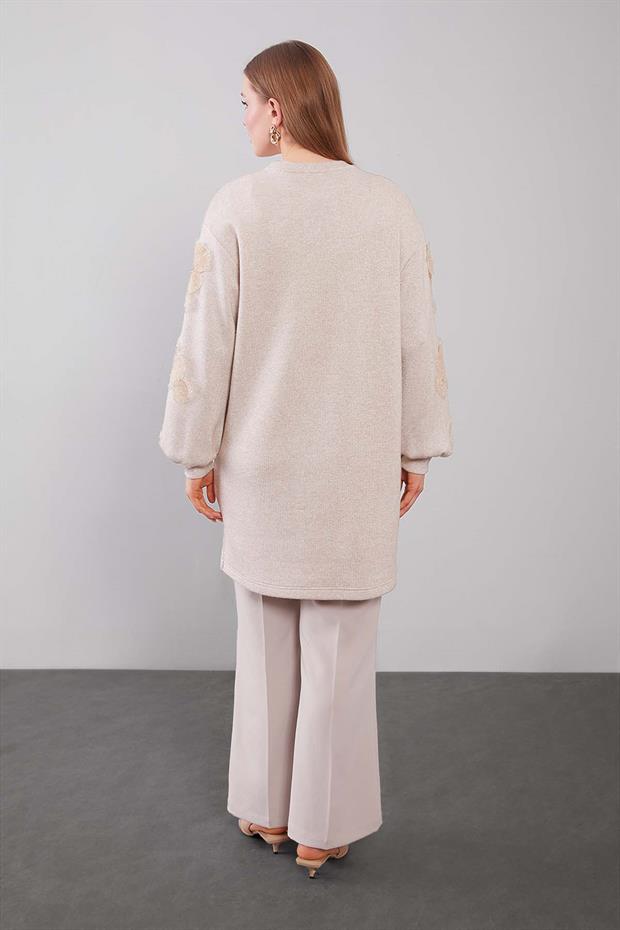 Bej Kol Çiçek Detaylı Tunik