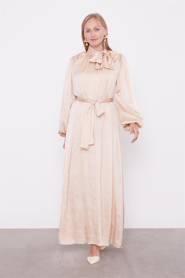 Bej Kuşak Detaylı Saten Kraş Elbise