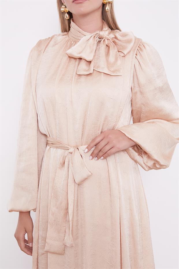 Bej Kuşak Detaylı Saten Kraş Elbise