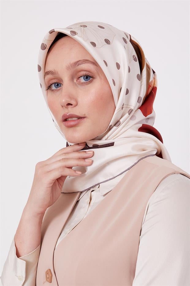 Bej Lotus Çiçek Desen Twill İpek Eşarp
