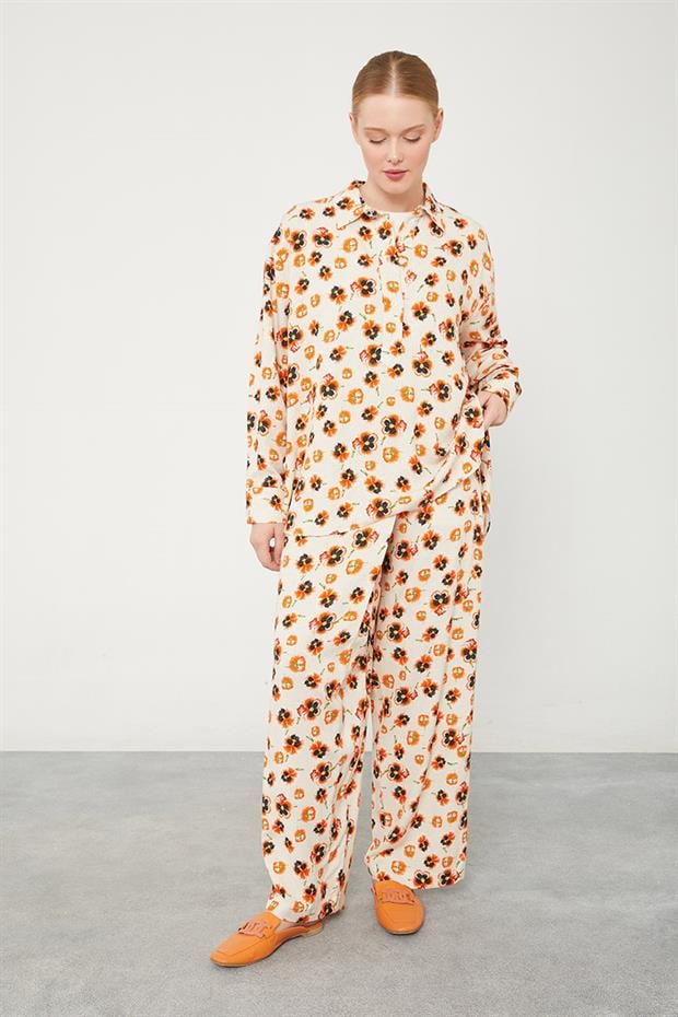 Bej Menekşe Desenli Alt- Üst Takım