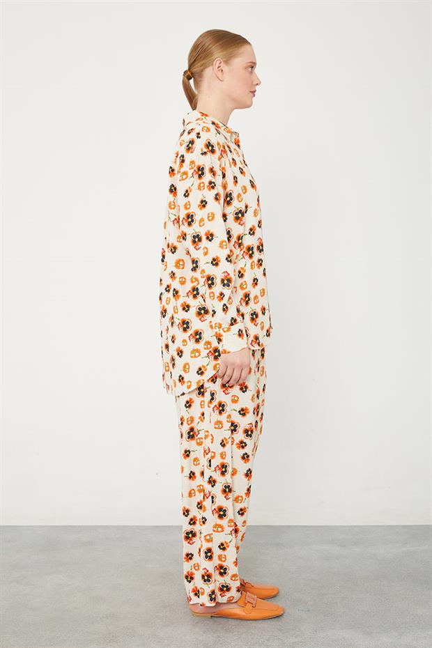 Bej Menekşe Desenli Alt- Üst Takım