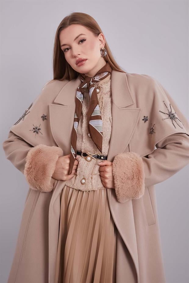 Bej Pelerin Detaylı Kaban