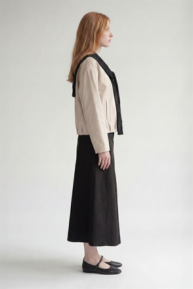 Bej Piliseli Bel Detaylı Ceket