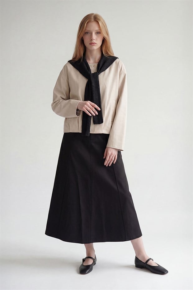 Bej Piliseli Bel Detaylı Ceket