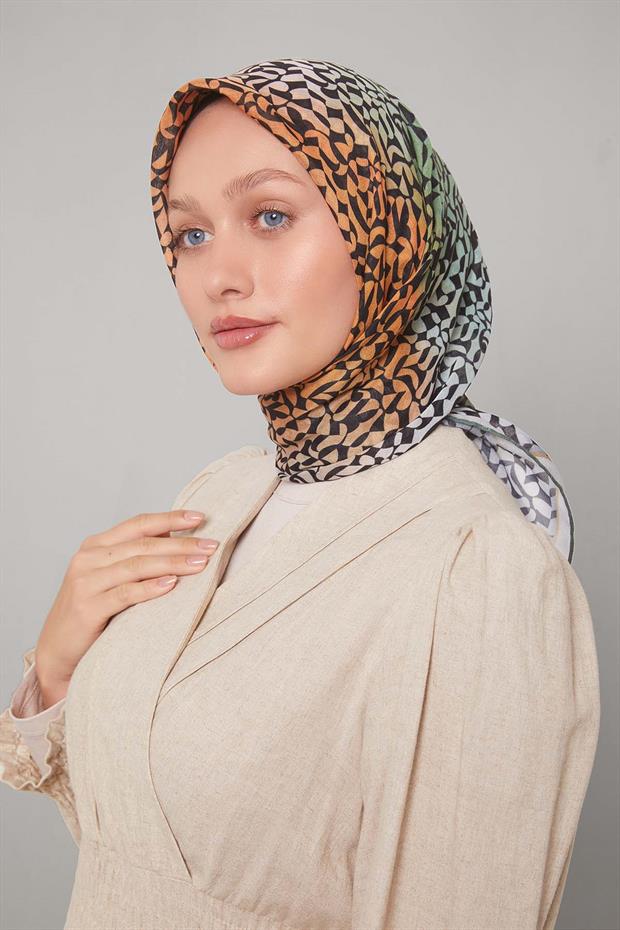 Bej Renk Geçişli Desen Soft Eşarp