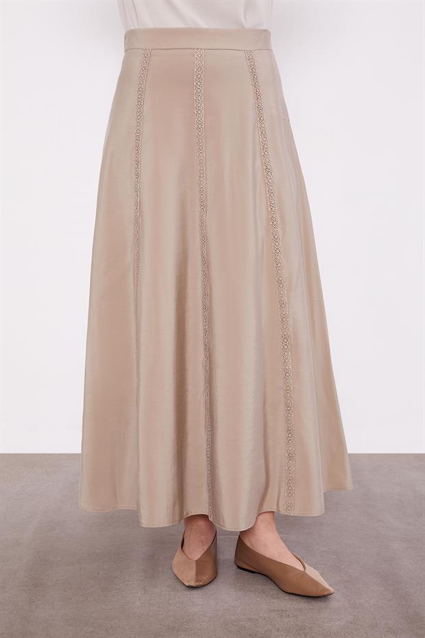 Bej Şerit Dantel Detay Etekli Takım