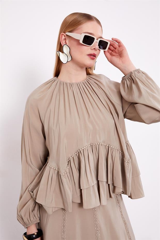 Bej Şerit Dantel Detay Etekli Takım