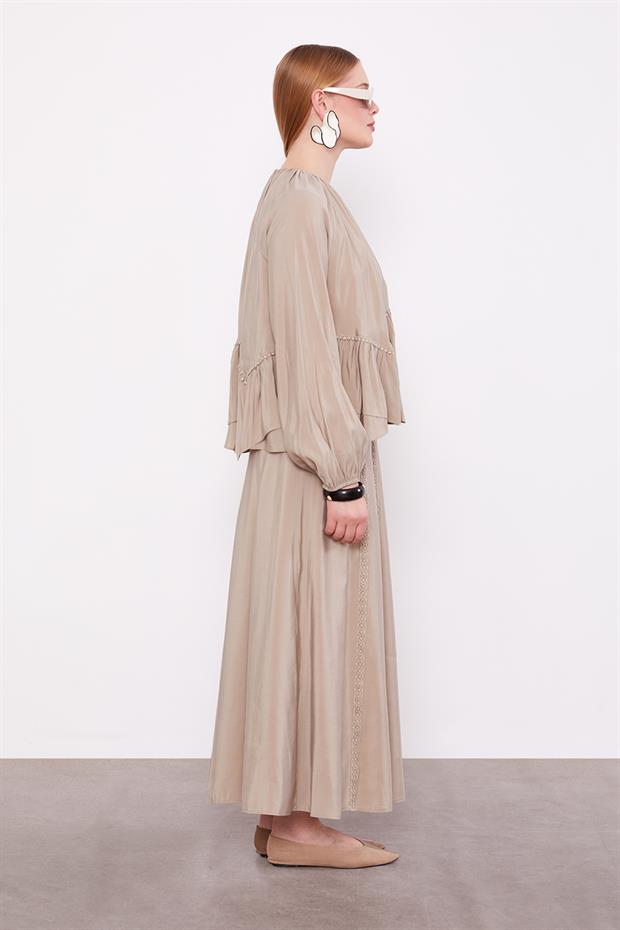 Bej Şerit Dantel Detay Etekli Takım