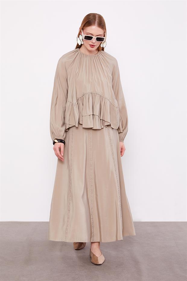 Bej Şerit Dantel Detay Etekli Takım