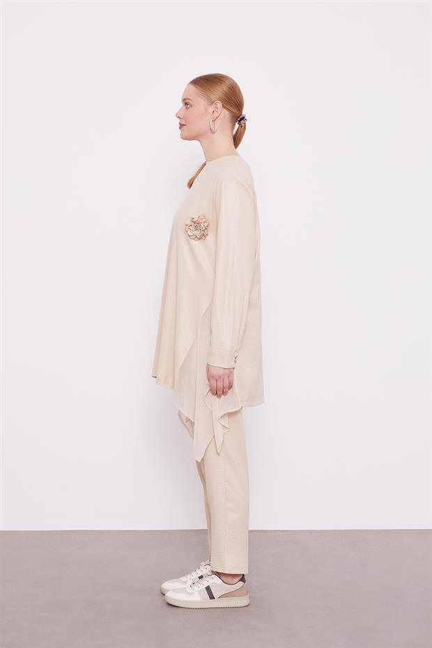 Bej Gül Yaka Detaylı İkii Takım