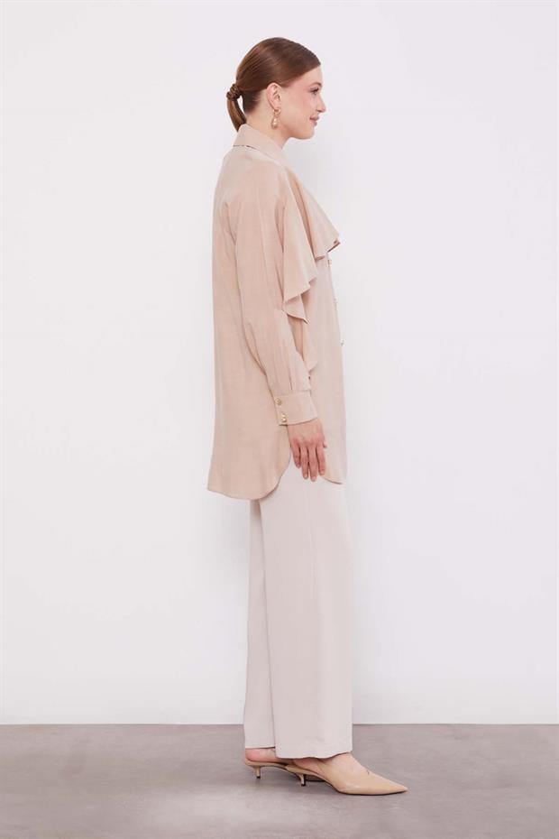 Bej Volan Detay Düğmeli Gömlek