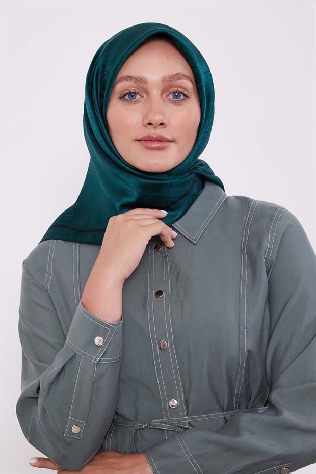 Benetton Baklava Desen Monogram İpek Eşarp