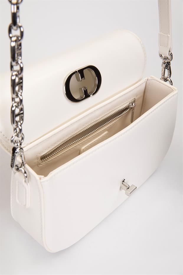 Beyaz Aksesuar Kapaklı Omuz Çantası
