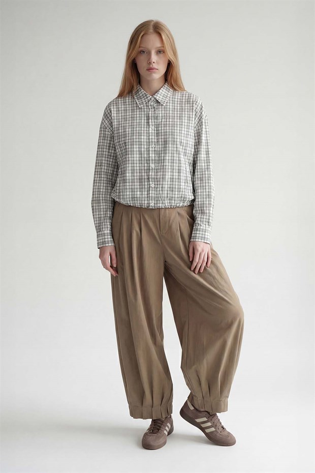 Beyaz Bel Klips Detaylı Gömlek