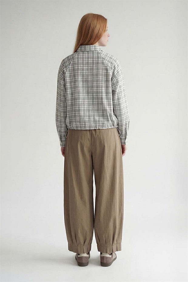 Beyaz Bel Klips Detaylı Gömlek