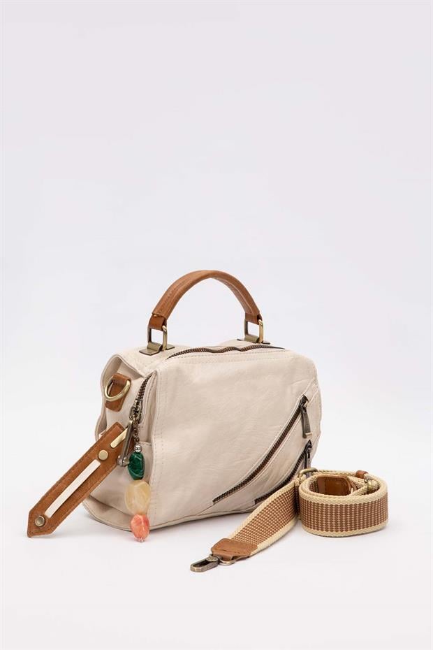 Beyaz Çapraz Fermuar Detaylı Sırt Çantası