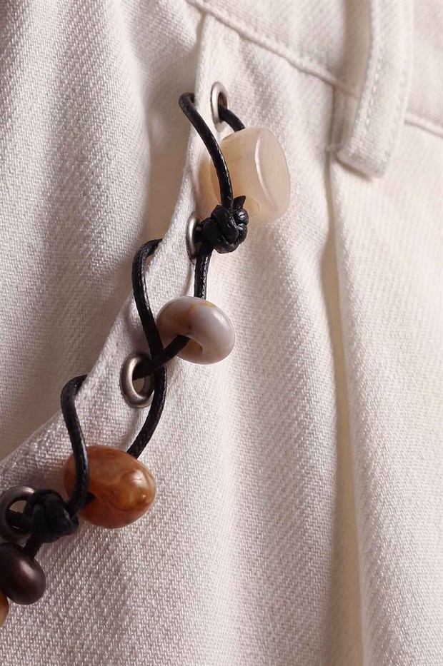 Beyaz Cep Aksesuar Detaylı Pantolon