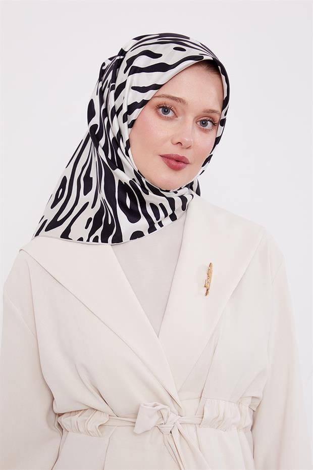 Beyaz Leopar Desen Twill İpek Eşarp