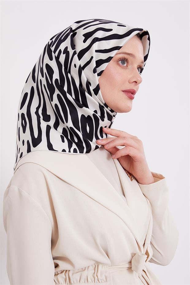 Beyaz Leopar Desen Twill İpek Eşarp