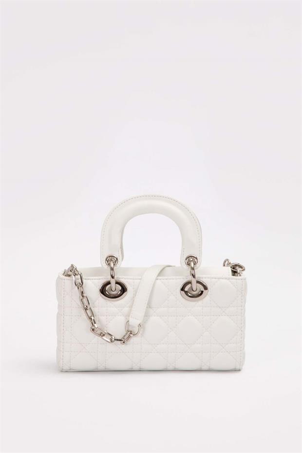 Beyaz Kapitone Logo Aksesuarlı Omuz Çantası