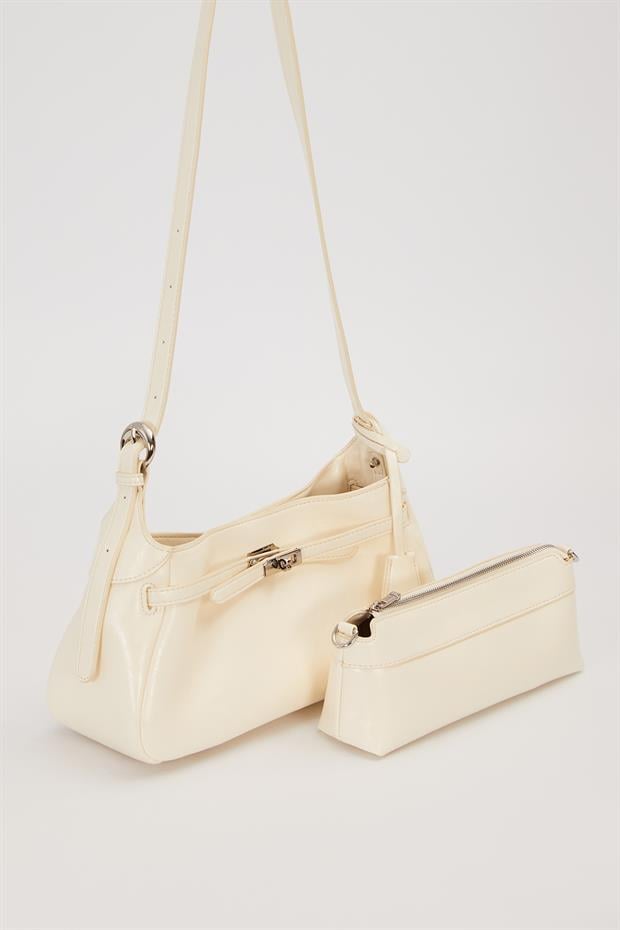 Beyaz Metal Kilit Kapamalı Omuz Çantası