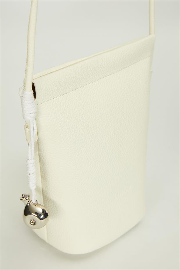 Beyaz Metal top Aksesuarlı Omuz Çantası