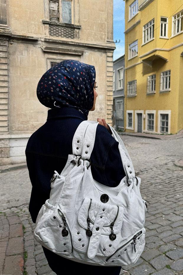 Beyaz Metal Zımba Detaylı Omuz Çantası