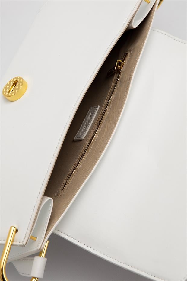 Beyaz Oval Gold Aksesuarlı Omuz Çantası