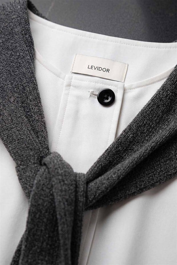 Beyaz Piliseli Bel Detaylı Ceket