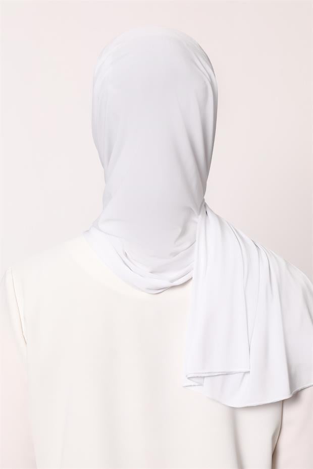 Beyaz Pratik Şapkalı Şal