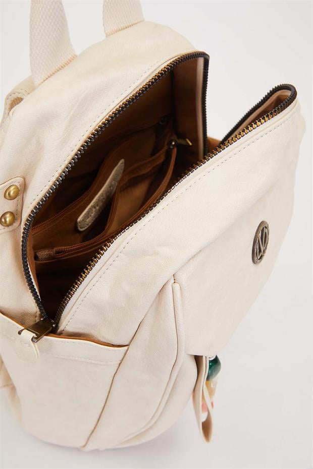 Beyaz Taş Charm Detaylı Sırt Çantası