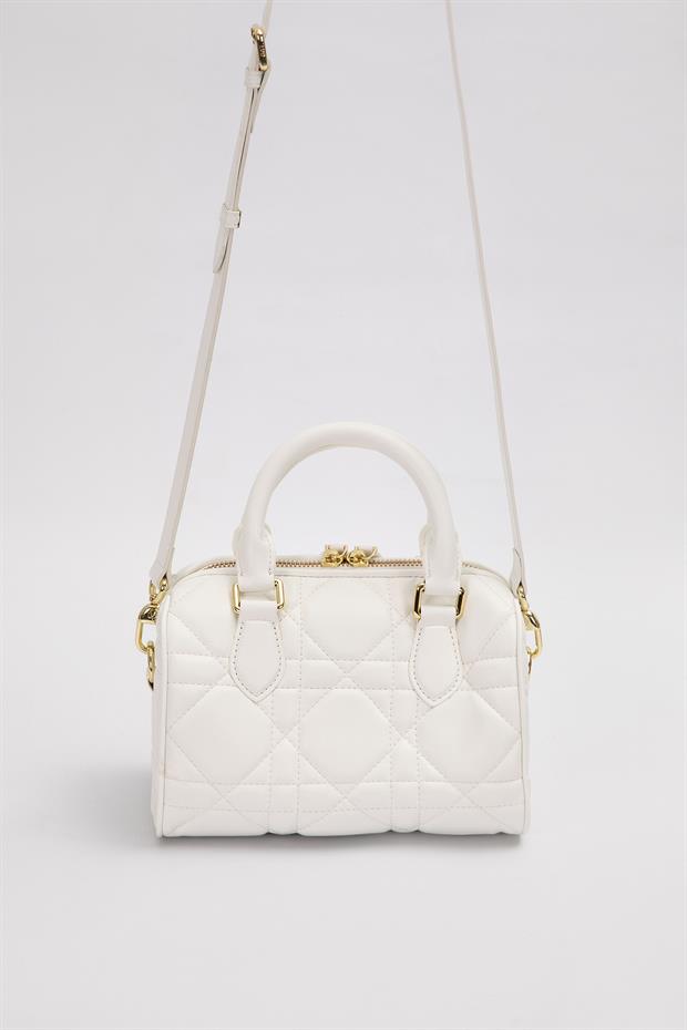 Beyaz Yıldız Aksesuar Detaylı El Çantası