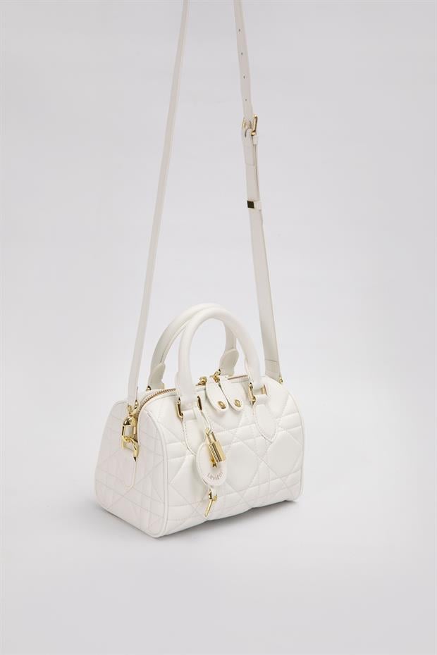 Beyaz Yıldız Aksesuar Detaylı El Çantası