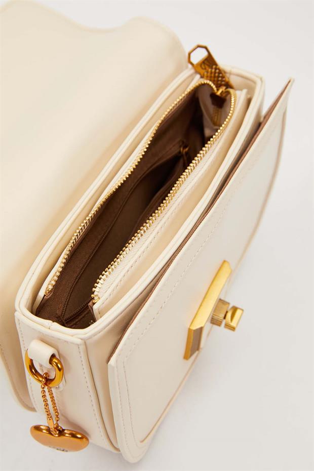 Beyaz Zımba Detay Omuz Çantası