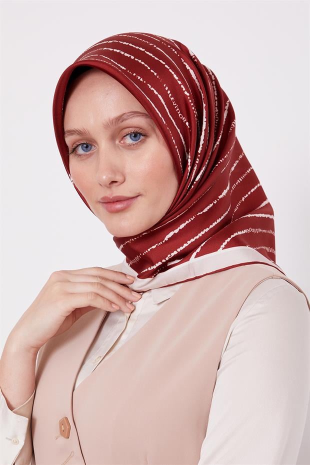 Bordo Çizgili Yazı Desen Twill İpek Eşarp