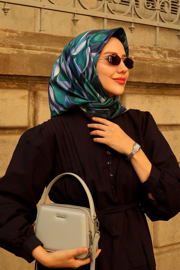 Buz Mavisi Kare Bombe Görünümlü Omuz Çantası