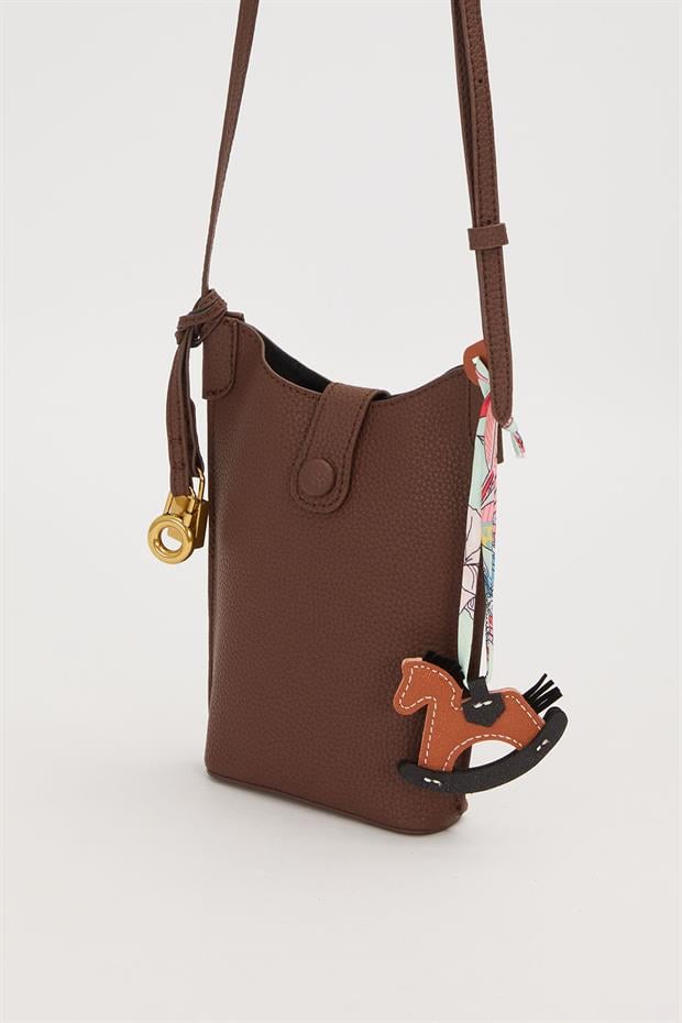 Camel Atlı Charm Detaylı Omuz Çantası