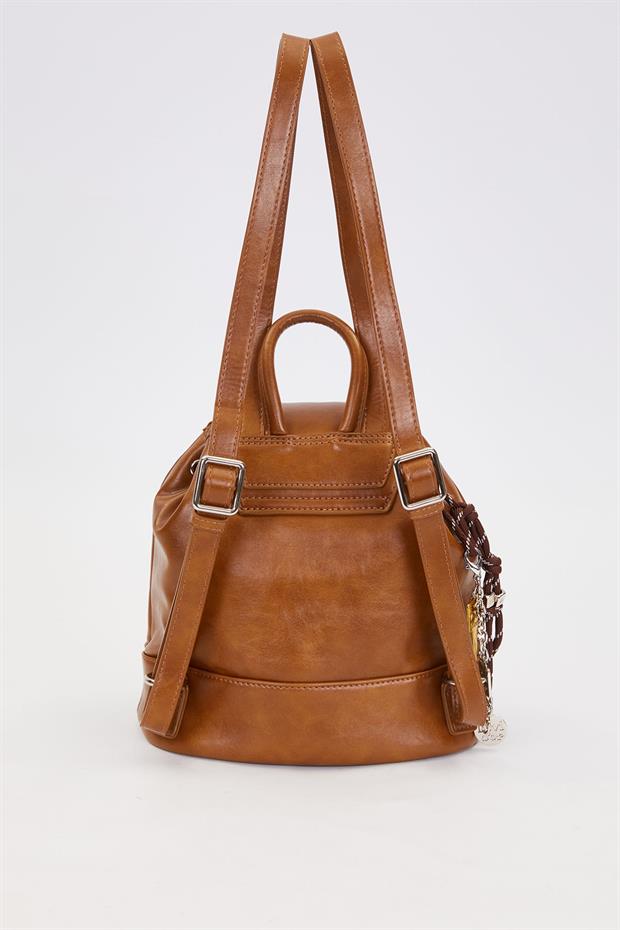 Camel Charm Aksesuar Detaylı Sırt Çantası