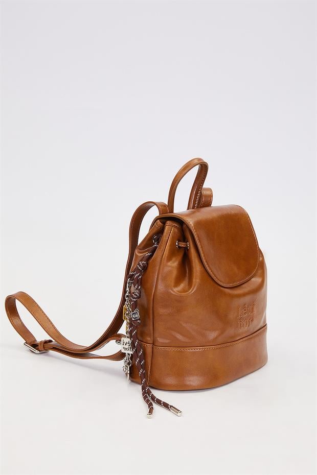 Camel Charm Aksesuar Detaylı Sırt Çantası