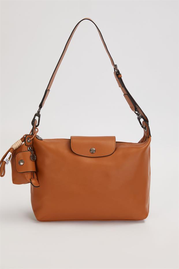 Camel Üst Kapaklı Charm Detay Omuz Çantası