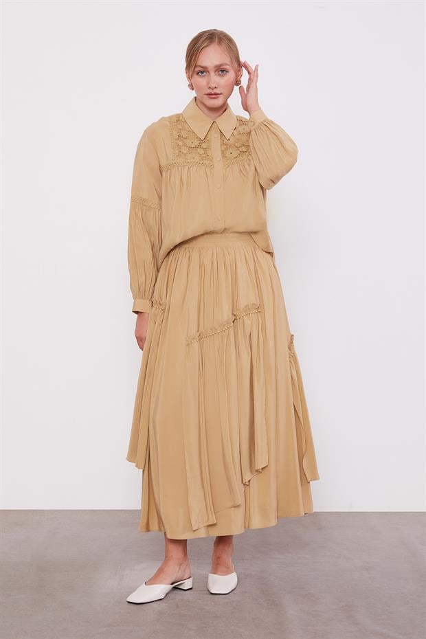 Camel Yakası Dantel Detaylı Etek Takım