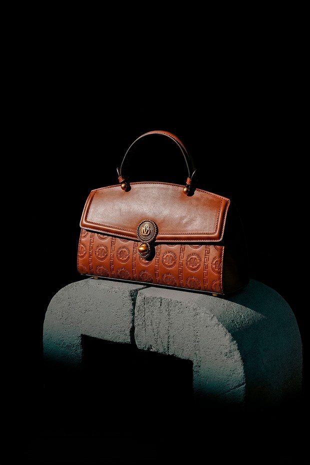 Camel Yuvarlak Lvd Kilitli El Çantası