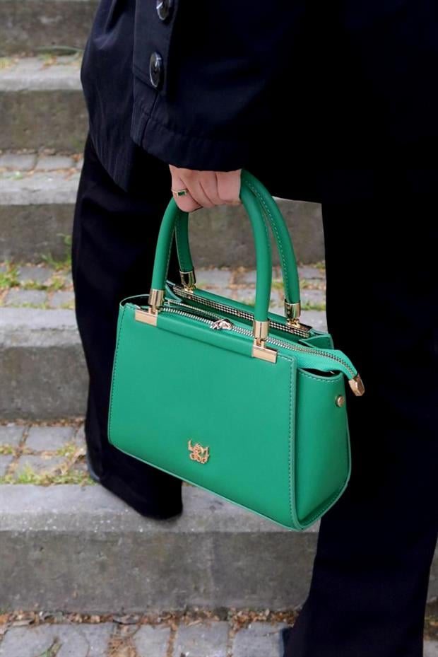 Çimen Yeşili Metal Şerit Detaylı El Çantası