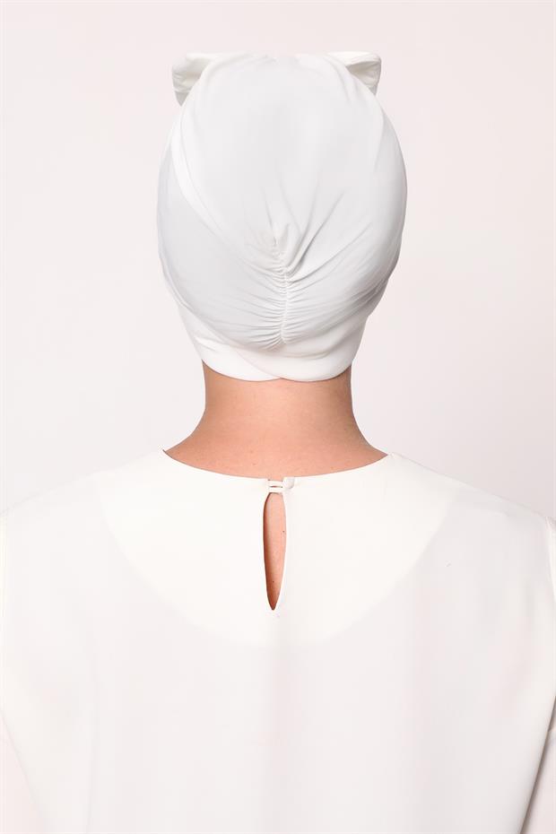 Ekru Fiyonklu Çapraz Bone