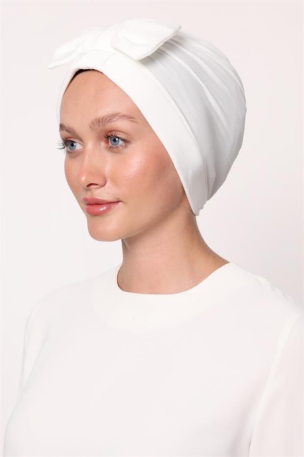 Ekru Fiyonklu Çapraz Bone