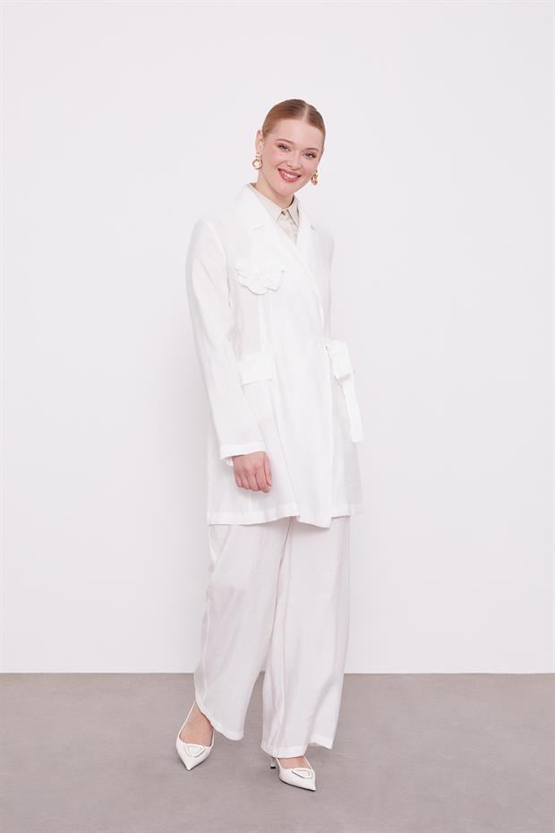 Ekru Gül Broş Detaylı Ceket Takım