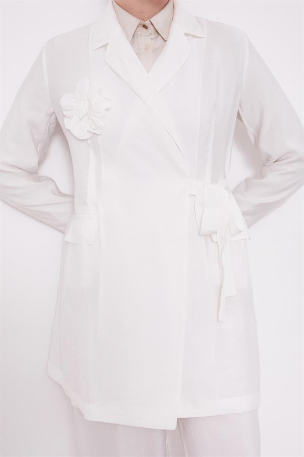 Ekru Gül Broş Detaylı Ceket Takım