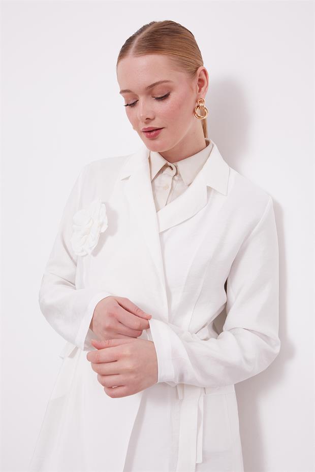 Ekru Gül Broş Detaylı Ceket Takım