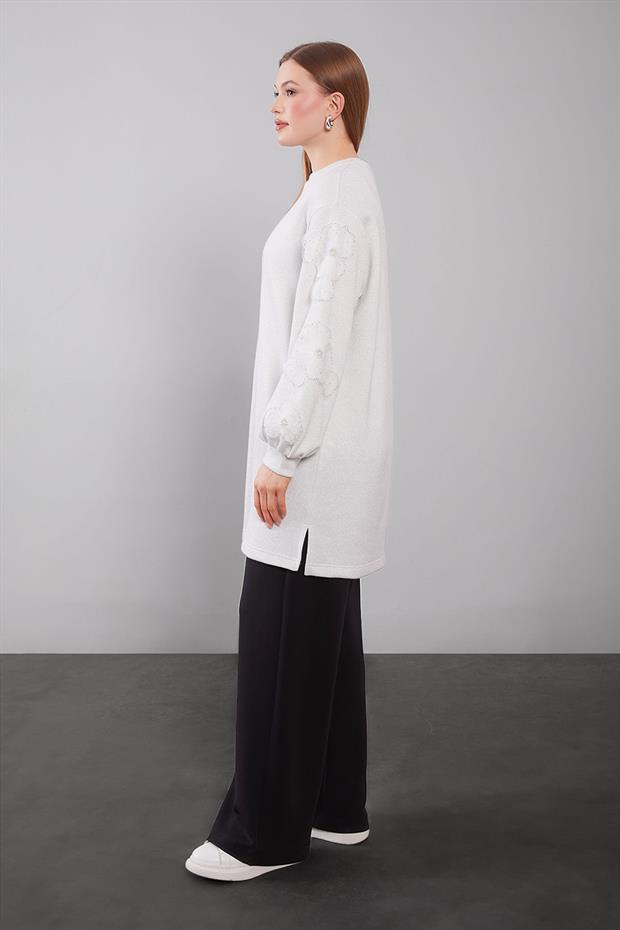 Ekru Kol Çiçek Detaylı Tunik